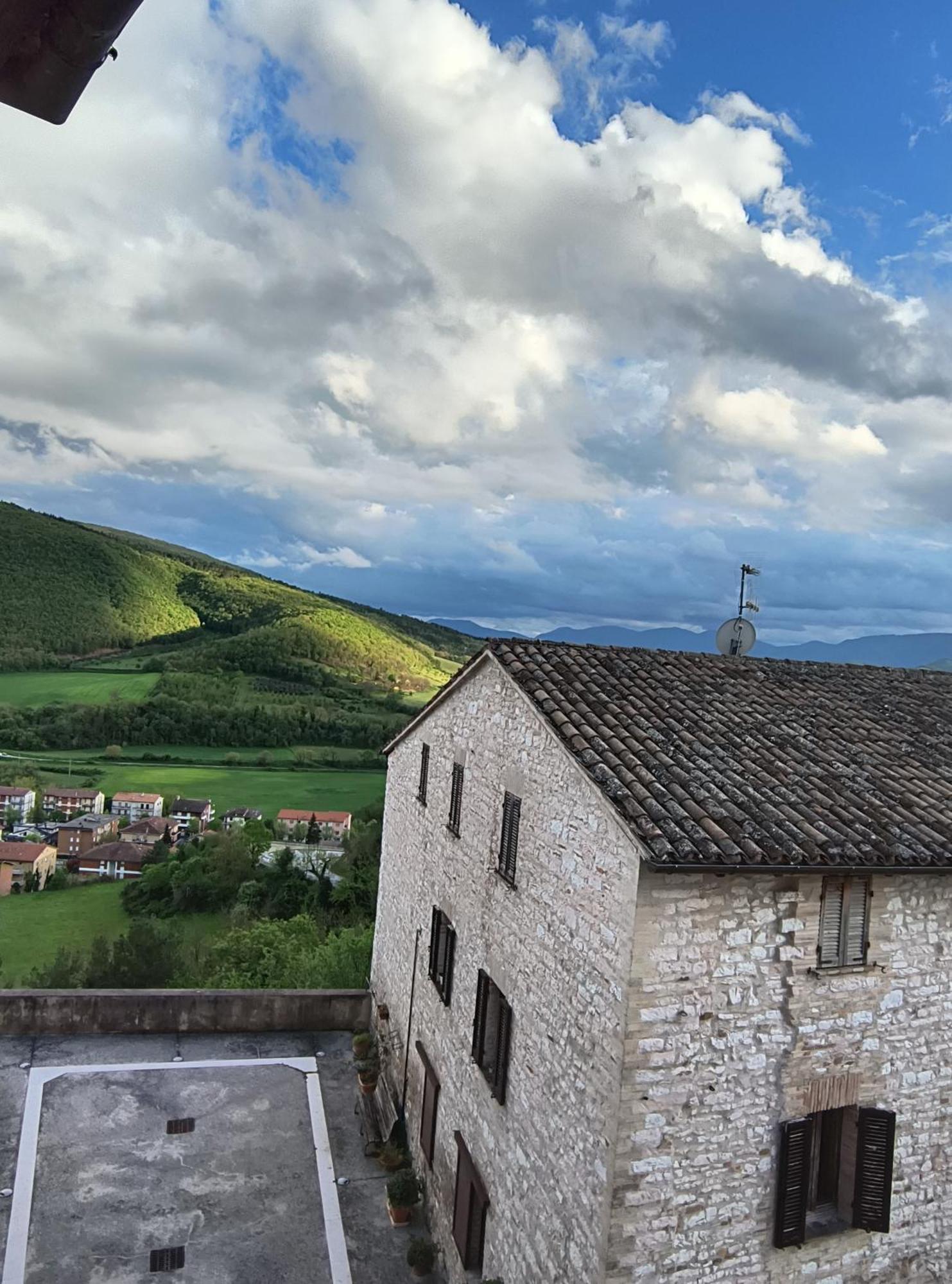Degli Alessandri House Sassoferrato Exteriör bild